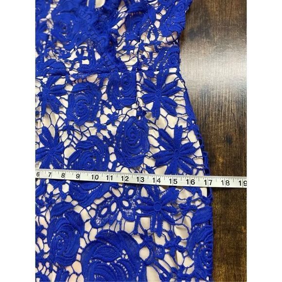 Love X Design Selma Surplice Lace dress - Picture 10 of 12